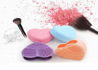China Berufsschönheits-Make-upzusatz-waschbares Herz-geformter Bürsten-Reiniger Firma